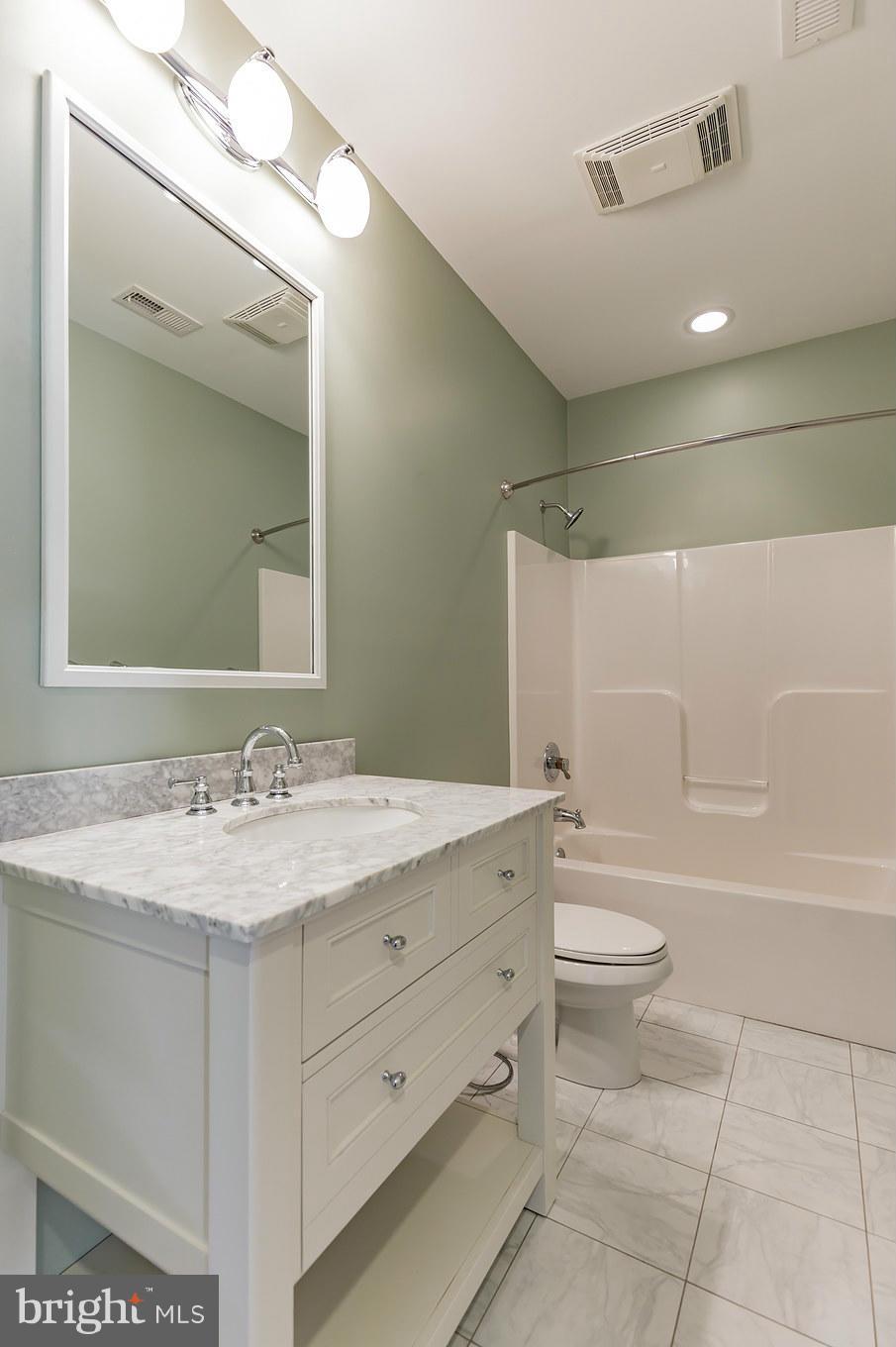 45261 Daniels Road Hollywood, MD 20636 - Photo 16 of 30 Bath-upstairs full