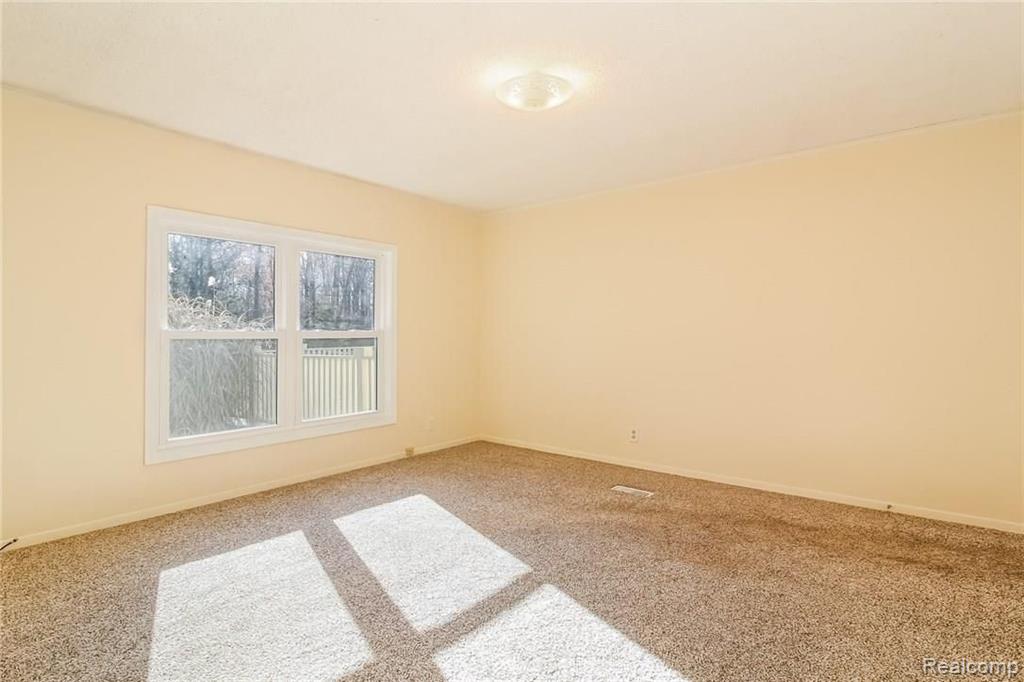 3452 Hazelton Avenue Rochester Hills, MI 48307 - Photo 11 of 23