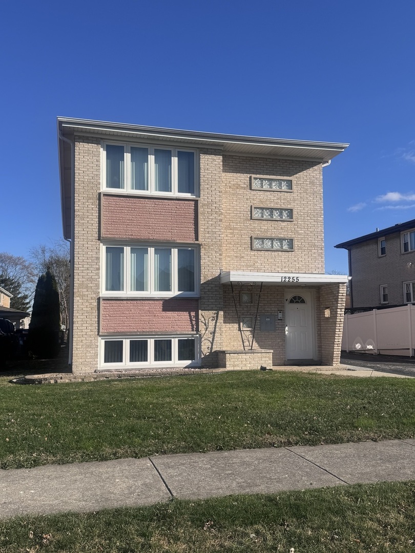12255 South McDaniels Street, Unit GN Alsip, IL 60803 - Photo 1 of 11 a front view of a house with a yard
