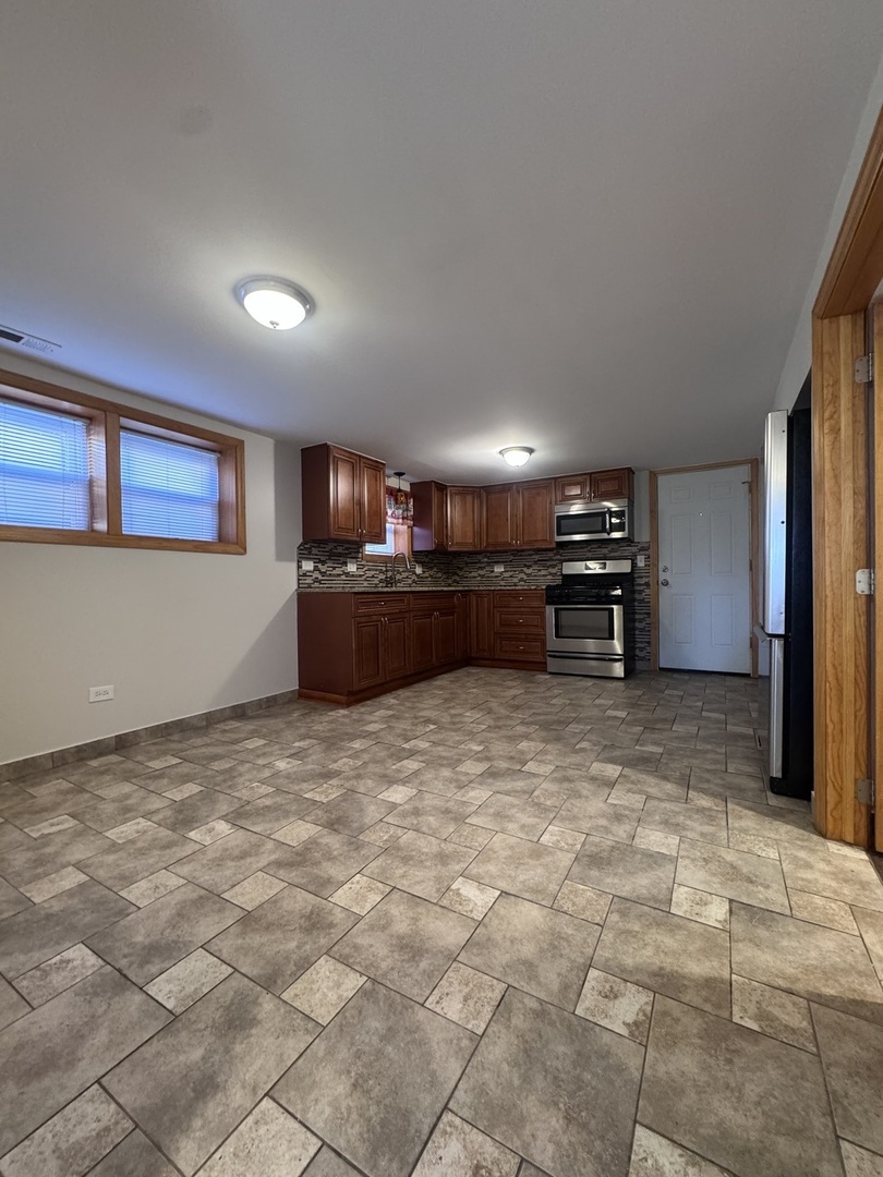 12255 South McDaniels Street, Unit GN Alsip, IL 60803 - Photo 4 of 11 a view of livingroom with furniture