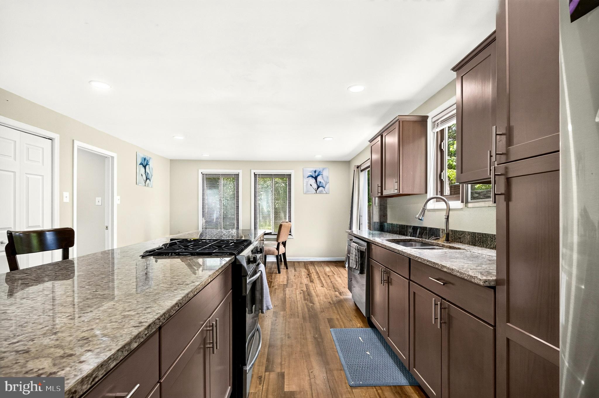160 Magnolia Road Sterling, VA 20164 - Photo 2 of 25 Kitchen