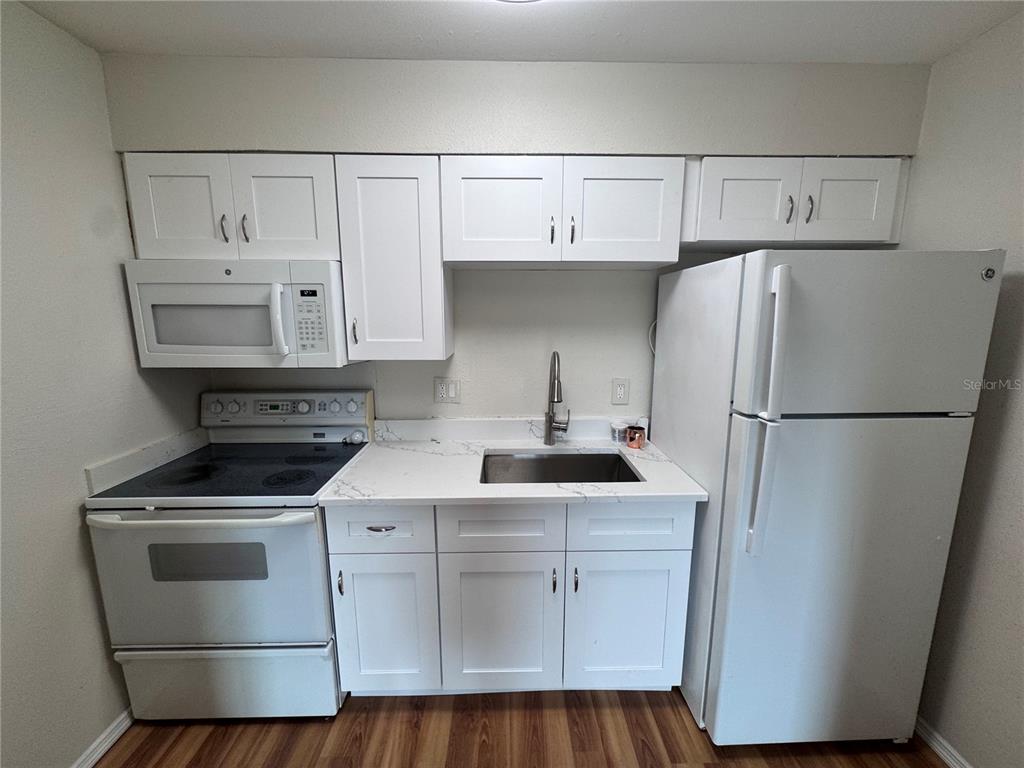 3401 Clark Road, Unit 102 Sarasota, FL 34231 - Photo 6 of 20 Gallery Image 6