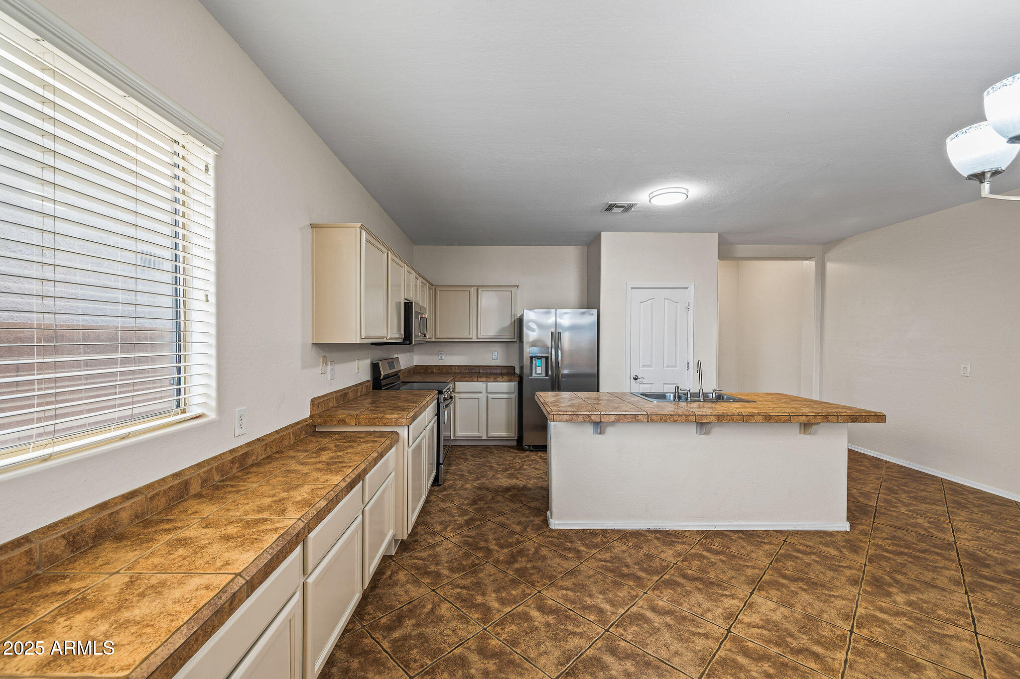 45305 Miramar Road Maricopa, AZ 85139 - Photo 13 of 57 45305WMiramarRd-13