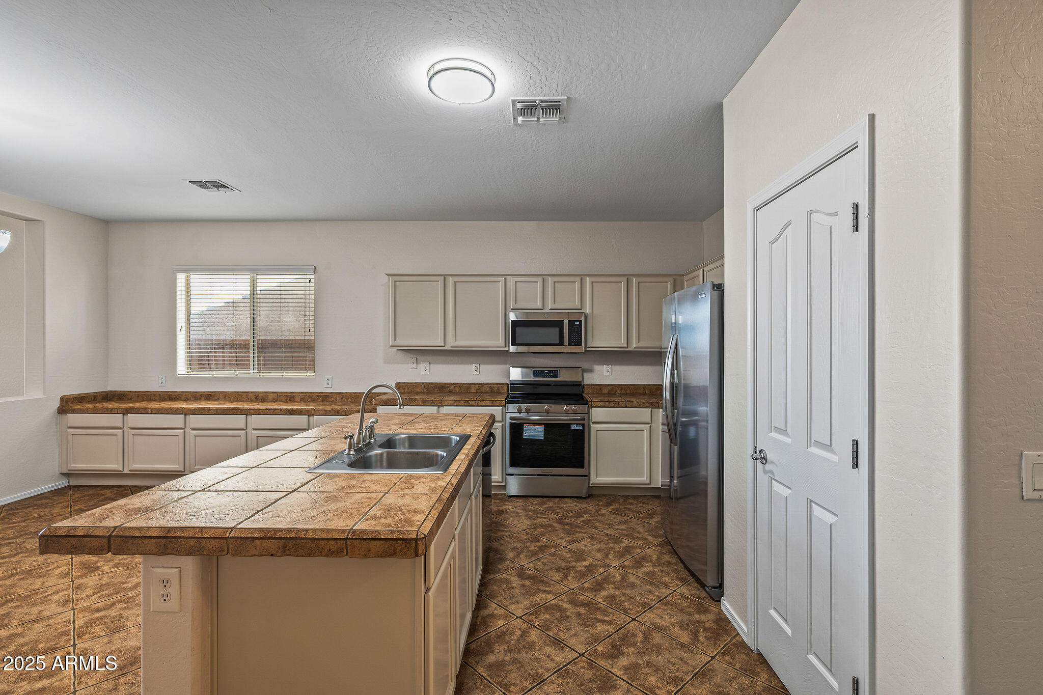 45305 Miramar Road Maricopa, AZ 85139 - Photo 10 of 57 45305WMiramarRd-10