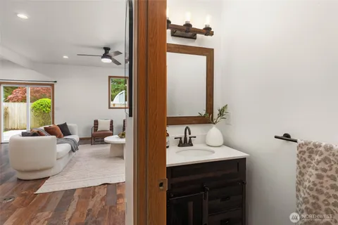 a en suite bathroom with a double vanity sink and a mirror