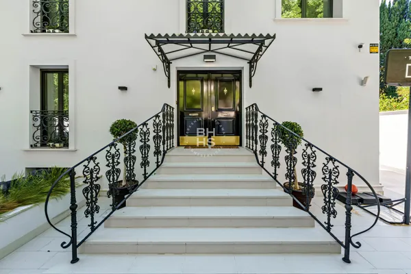 a view of entryway