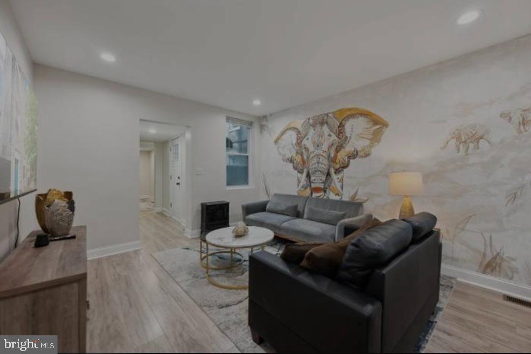 401 South Ann Street Baltimore, MD 21231 - Photo 16 of 30 a living room with furniture