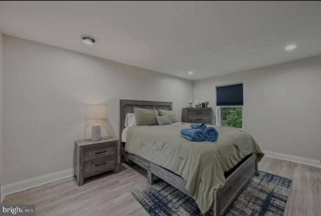 401 South Ann Street Baltimore, MD 21231 - Photo 26 of 30 a bedroom with a bed and a tv