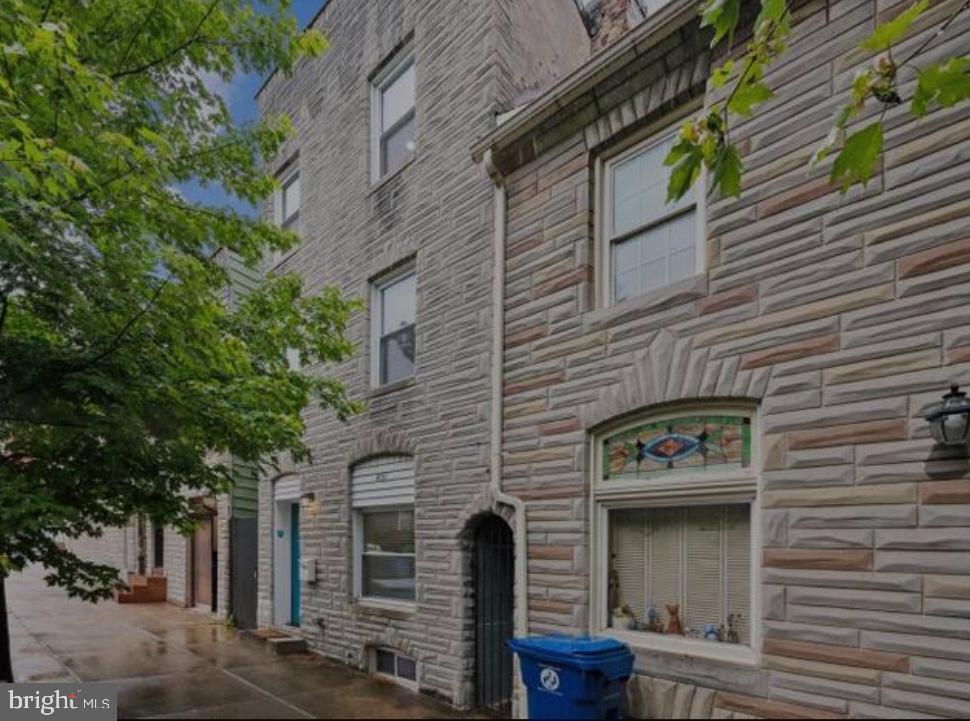 401 South Ann Street Baltimore, MD 21231 - Photo 3 of 30 a front view of a building with parking space