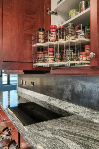 $1,000,000 | 501 North Clinton Street, Unit 903, Chicago, IL 60654