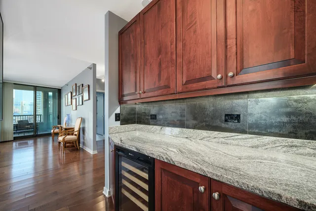 $1,000,000 | 501 North Clinton Street, Unit 903, Chicago, IL 60654