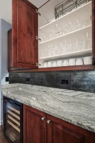 $1,000,000 | 501 North Clinton Street, Unit 903, Chicago, IL 60654