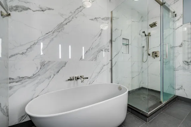 $1,000,000 | 501 North Clinton Street, Unit 903, Chicago, IL 60654