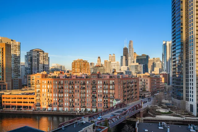 $1,000,000 | 501 North Clinton Street, Unit 903, Chicago, IL 60654