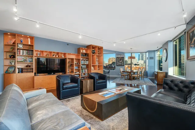 $1,000,000 | 501 North Clinton Street, Unit 903, Chicago, IL 60654