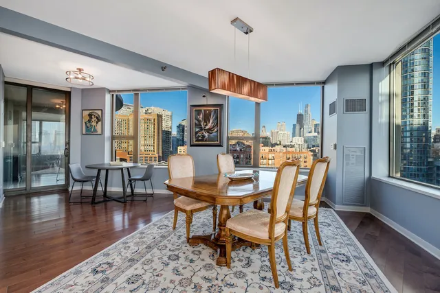 $1,000,000 | 501 North Clinton Street, Unit 903, Chicago, IL 60654