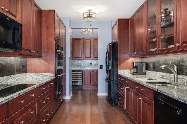 $1,000,000 | 501 North Clinton Street, Unit 903, Chicago, IL 60654