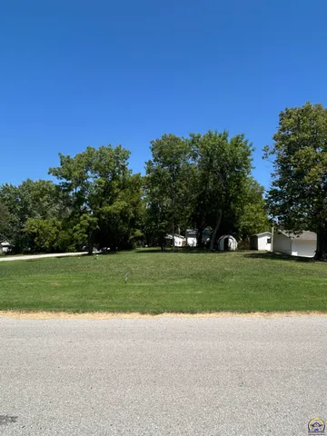 $17,000 | 329 West 9th Street, Lyndon, KS 66451