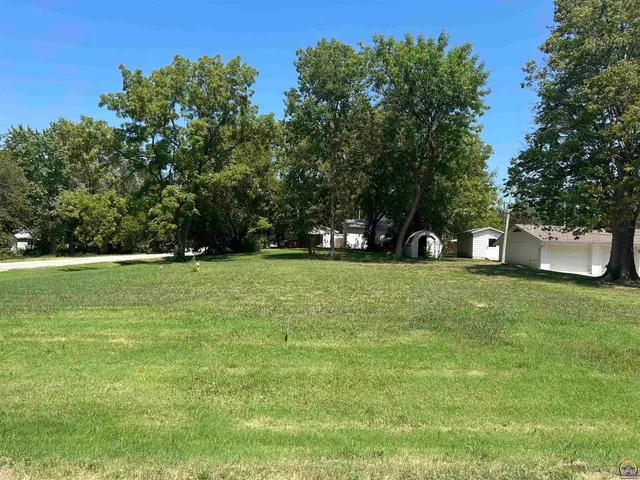 $17,000 | 329 West 9th Street, Lyndon, KS 66451