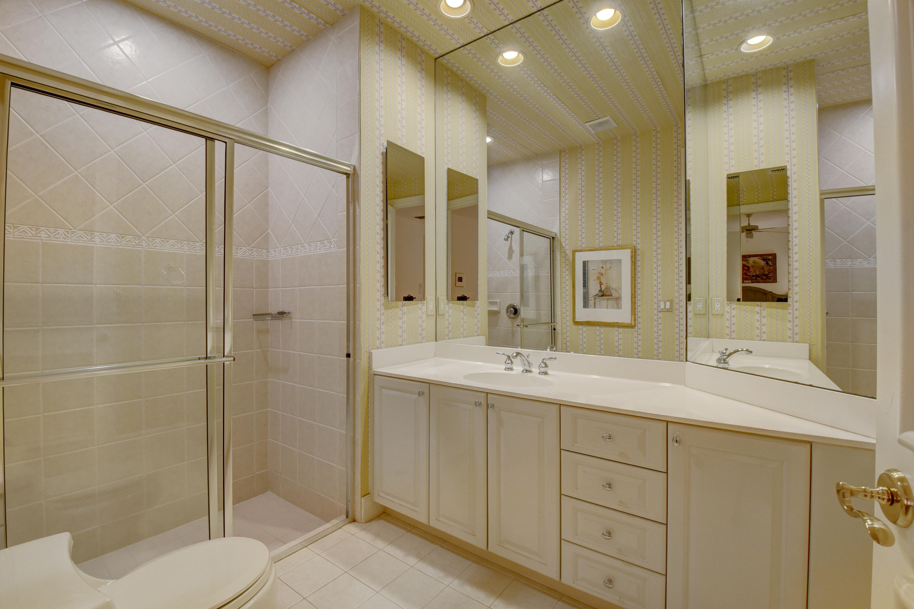 6484 Enclave Way Boca Raton, FL 33496 - Photo 23 of 34 Bathroom 2