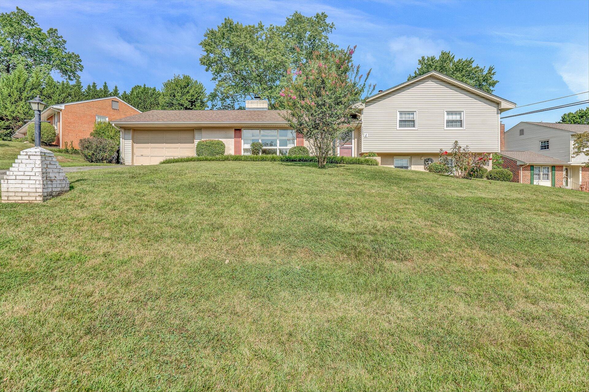 3203 Longhorn Road Roanoke, VA 24018 - Photo 1 of 27 01-DSC1825