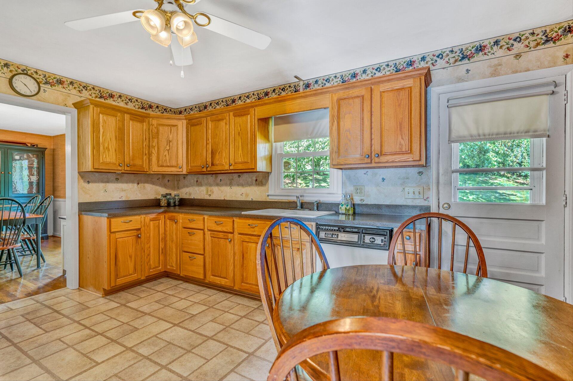 3203 Longhorn Road Roanoke, VA 24018 - Photo 8 of 27 21-DSC1801