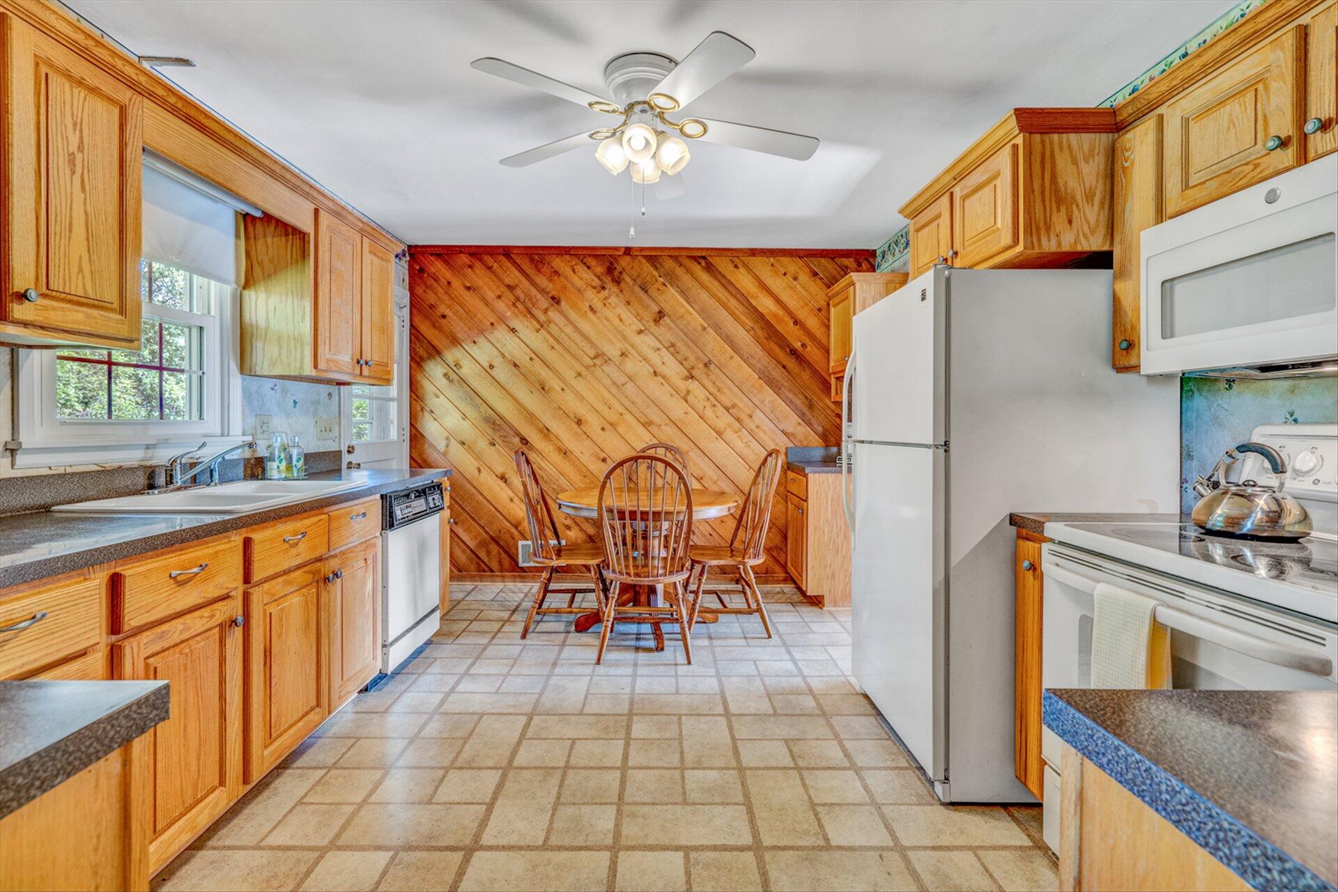 3203 Longhorn Road Roanoke, VA 24018 - Photo 9 of 27 22-DSC1807