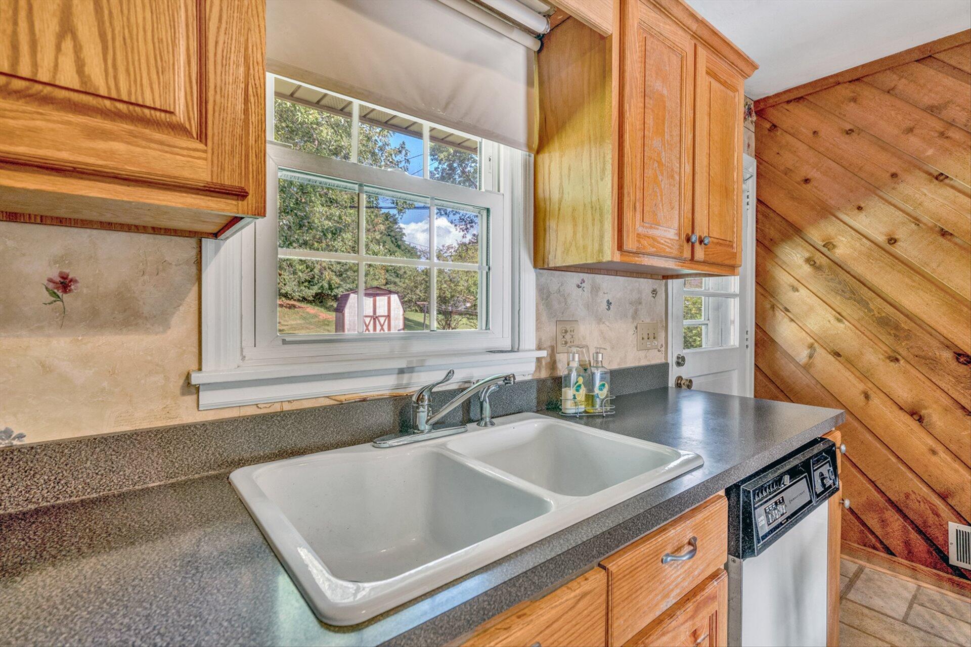 3203 Longhorn Road Roanoke, VA 24018 - Photo 10 of 27 23-DSC1810