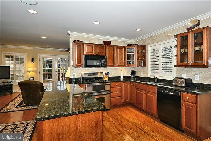 803 Silver Spring Avenue Silver Spring, MD 20910 - Photo 11 of 29 Kitchen