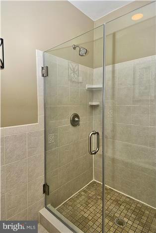 803 Silver Spring Avenue Silver Spring, MD 20910 - Photo 20 of 29 Bath (Master)