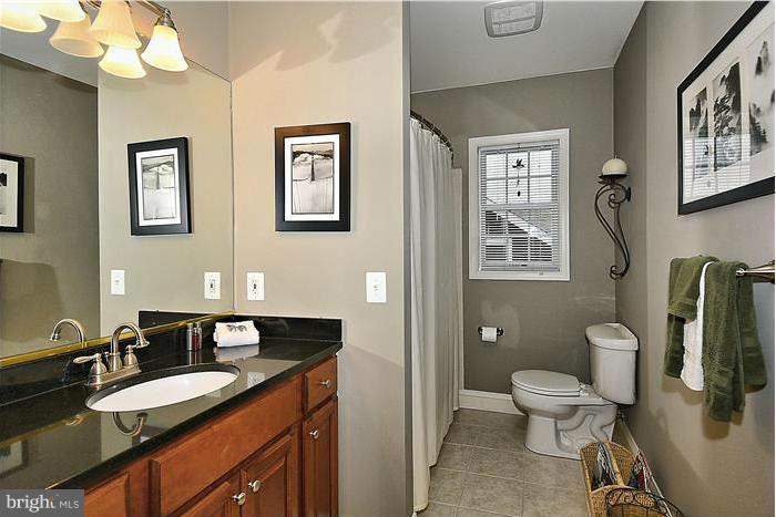 803 Silver Spring Avenue Silver Spring, MD 20910 - Photo 21 of 29 Bath