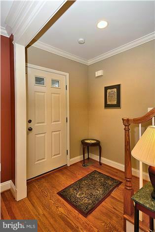 803 Silver Spring Avenue Silver Spring, MD 20910 - Photo 4 of 29 Interior (General)