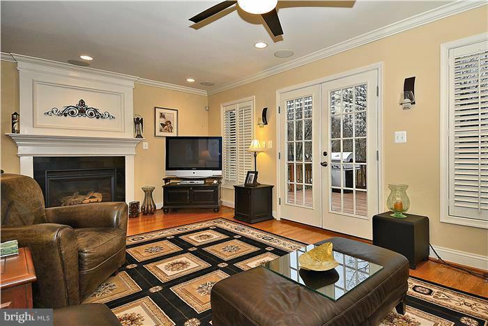 803 Silver Spring Avenue Silver Spring, MD 20910 - Photo 10 of 29 Family Room
