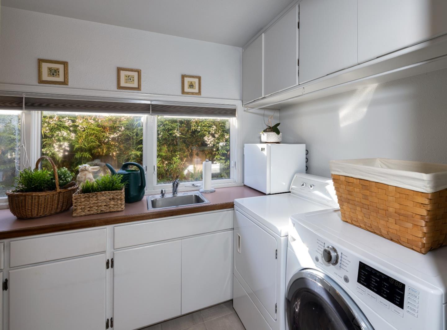 202 Seacliff Drive Aptos, CA 95003 - Photo 27 of 36 a view of washer and dryer with kitchen countertops