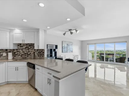 $2,600 | 340 Sunset Drive, Unit 1407, Fort Lauderdale, FL 33301