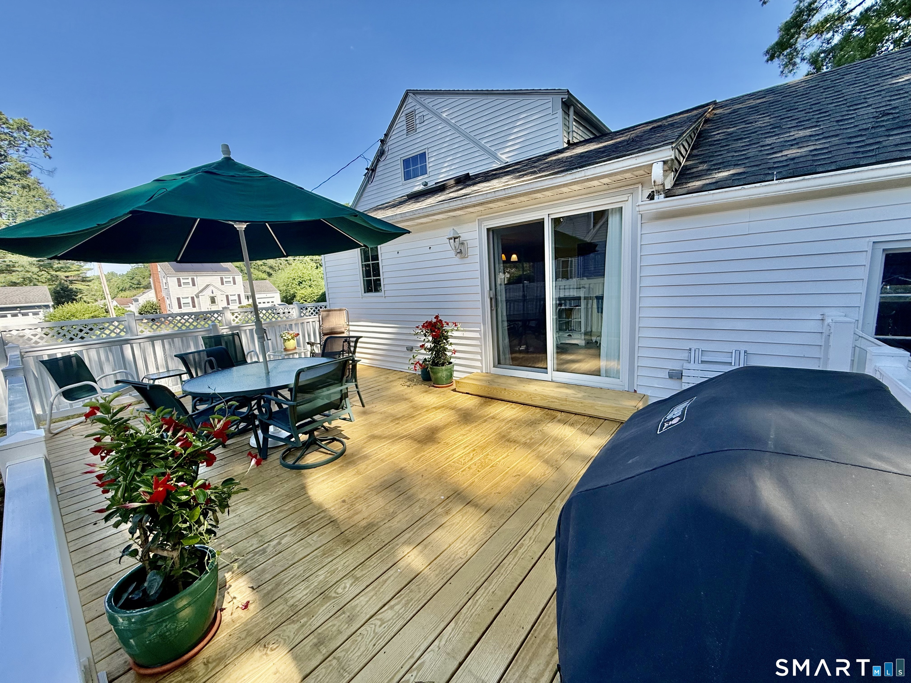 22 Cavan Road East Hartford, CT 06118 - Photo 7 of 22 New deck and railings
