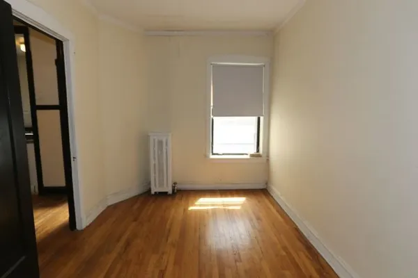 $2,250 | 1923 West Winnemac Avenue, Unit 1, Chicago, IL 60640