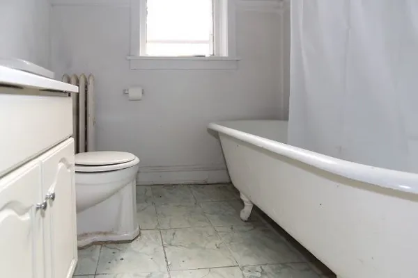 $2,250 | 1923 West Winnemac Avenue, Unit 1, Chicago, IL 60640