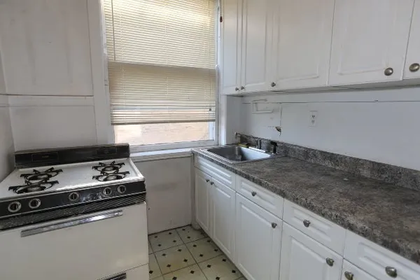 $2,250 | 1923 West Winnemac Avenue, Unit 1, Chicago, IL 60640