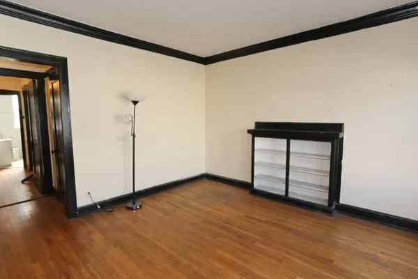 $2,250 | 1923 West Winnemac Avenue, Unit 1, Chicago, IL 60640