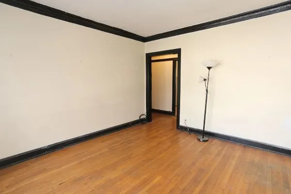 $2,250 | 1923 West Winnemac Avenue, Unit 1, Chicago, IL 60640