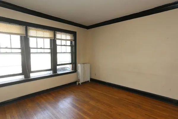 $2,250 | 1923 West Winnemac Avenue, Unit 1, Chicago, IL 60640