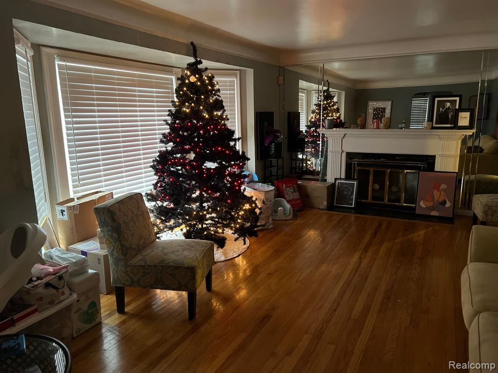 13974 Greenview Road Detroit, MI 48223 - Photo 5 of 22