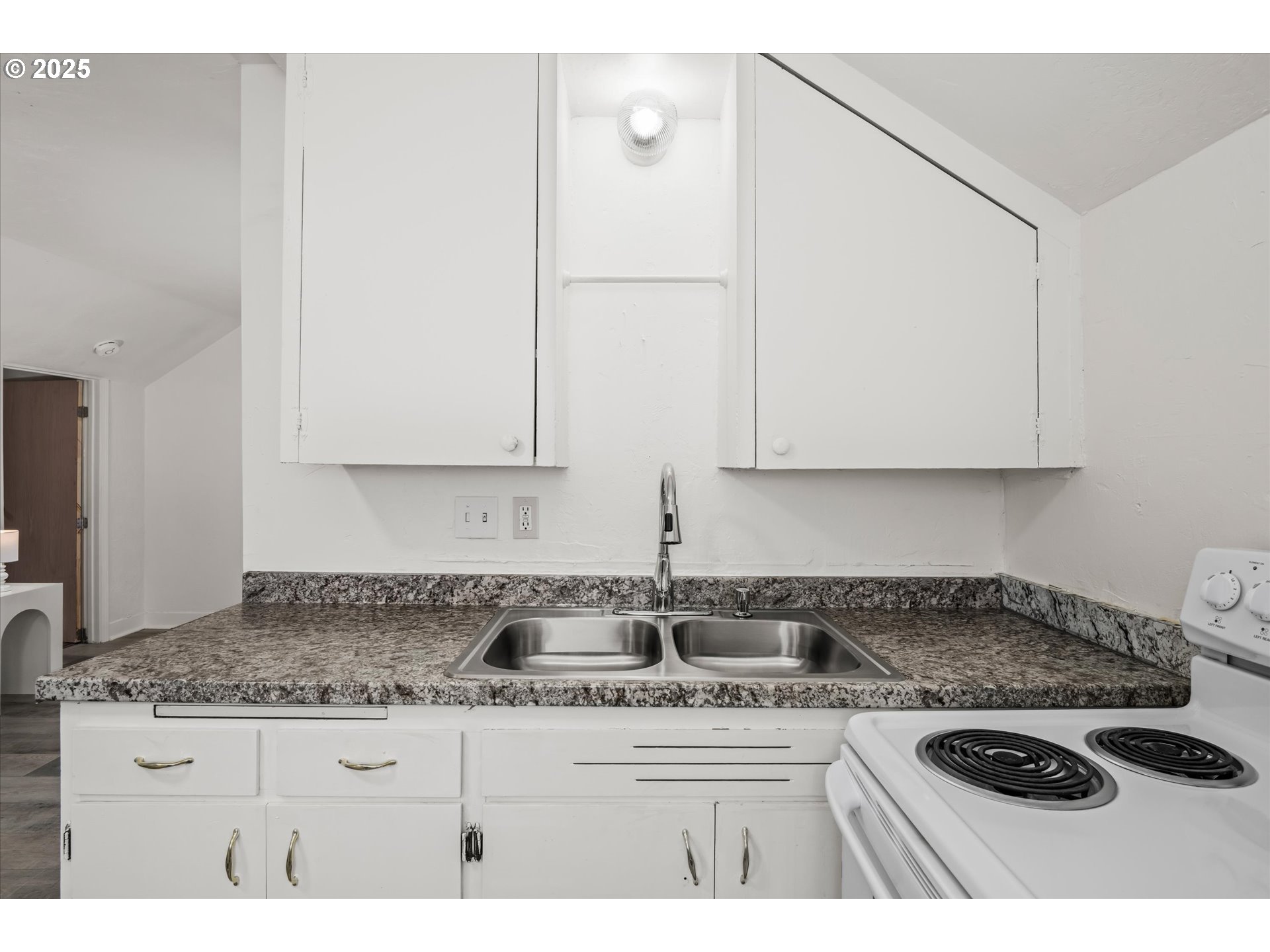 561 Madison Street Eugene, OR 97402 - Photo 25 of 31 Unit #2