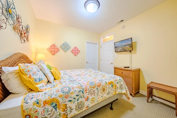 $645,000 | 1217 Graves Harbor Trail, Unit 122, Huddleston, VA 24104