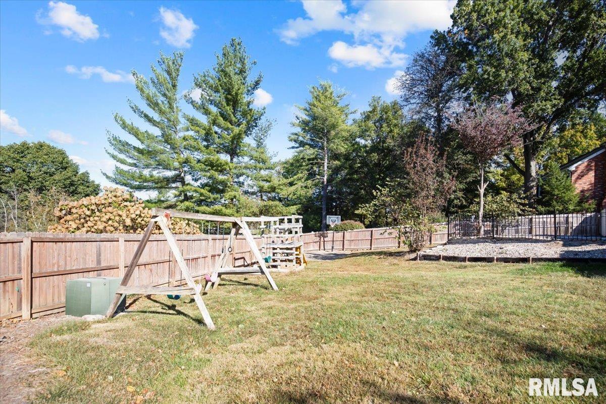 3229 West Point Drive Springfield, IL 62704 - Photo 27 of 41