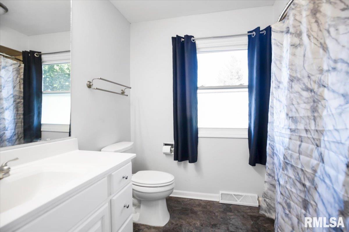 3229 West Point Drive Springfield, IL 62704 - Photo 8 of 41