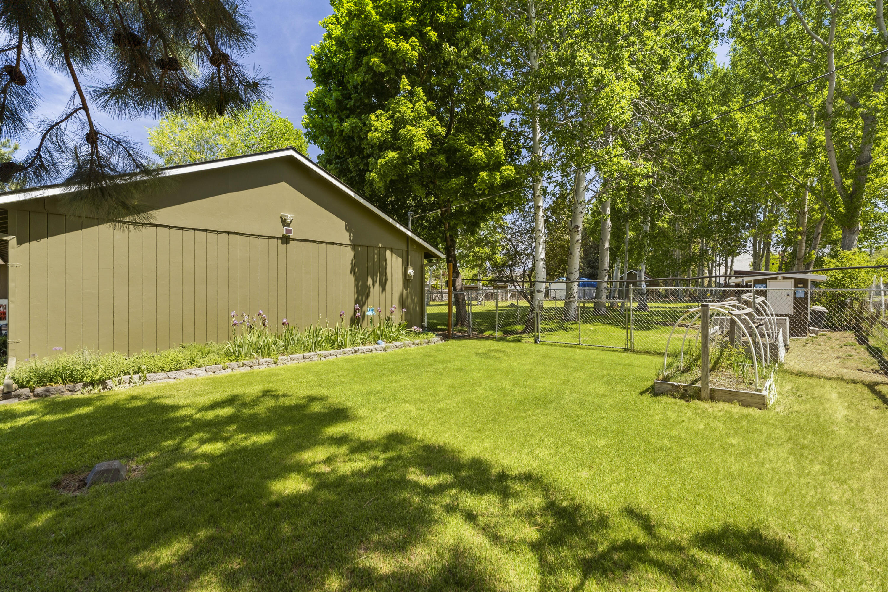 61908 Pettigrew Road Bend, OR 97702 - Photo 52 of 62 09-Exterior