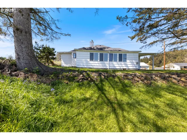 a view of a house with a big yard