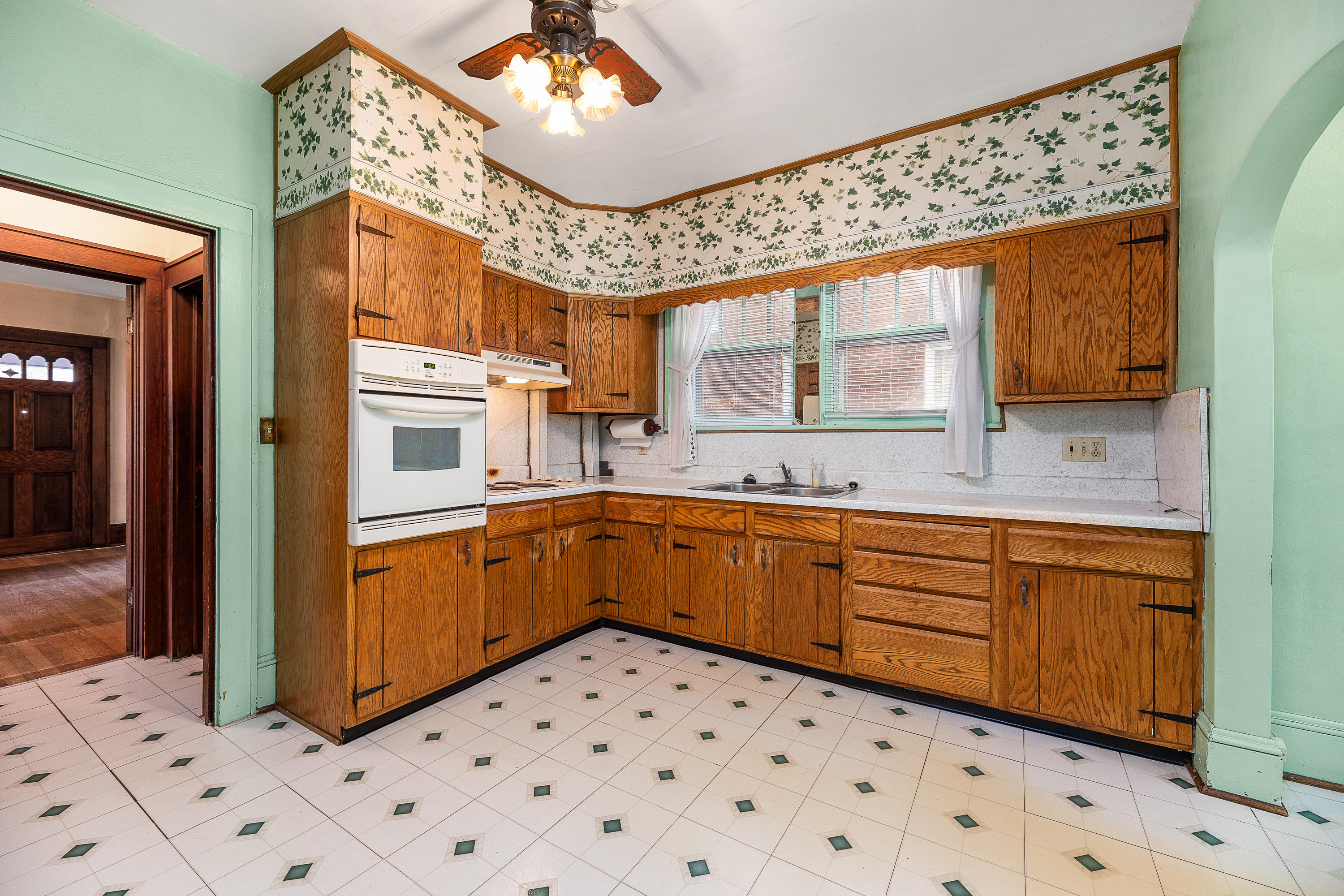 1526 Rorer Avenue Southwest Roanoke, VA 24016 - Photo 14 of 25 IMG_198_10
